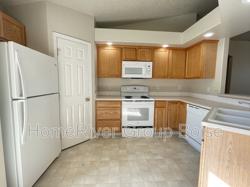 Apply Today! 2233 W Mountain Pointe Ct Nampa, ID 83651 property image
