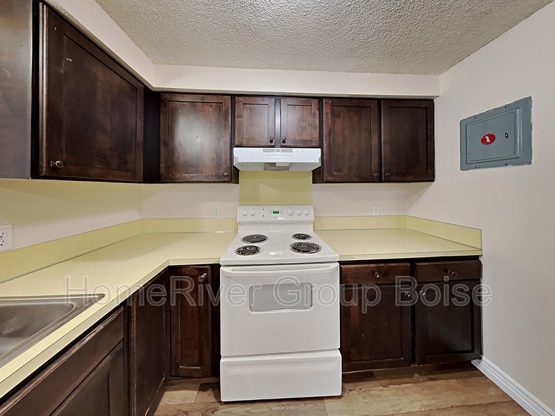 Apply Today! 106 N Homedale Ave Caldwell, ID 83605 property image