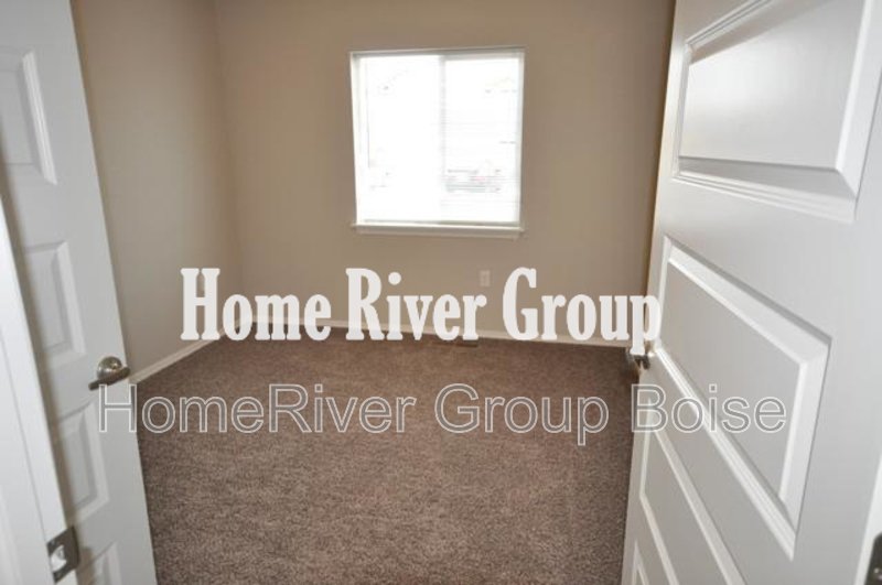 Apply Now!! 1322 Edgewater Circle 201 Nampa, ID 83686 property image