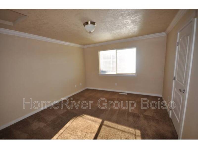 Stylish 2-Bedroom Townhome in Desirable Sendero Community property image