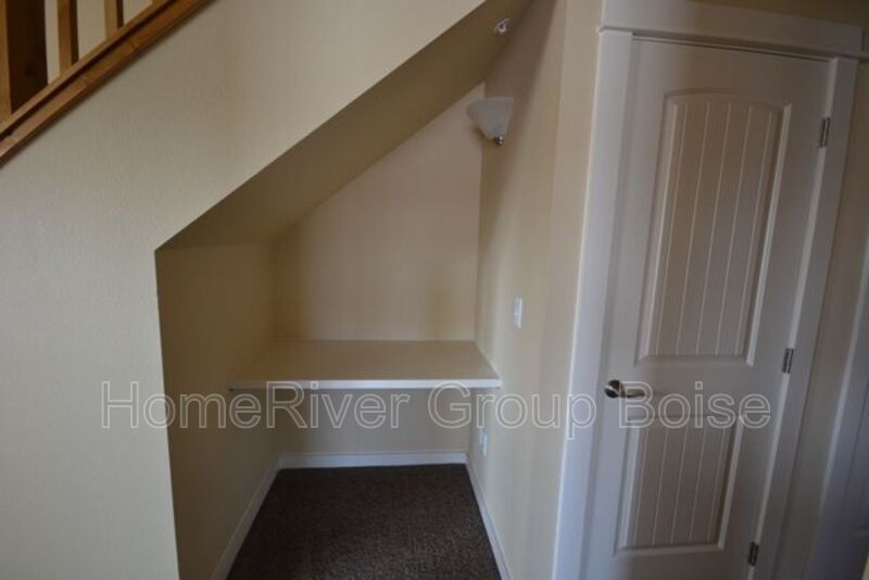 Stylish 2-Bedroom Townhome in Desirable Sendero Community property image