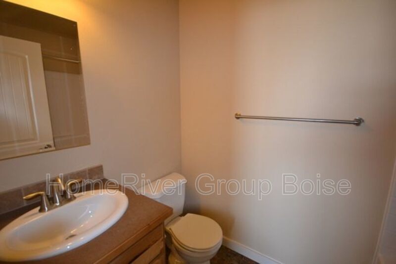 Stylish 2-Bedroom Townhome in Desirable Sendero Community property image