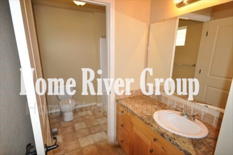 Beautiful 2 Bed, 2 Bath Apartment in the Heart of Meridian! property image