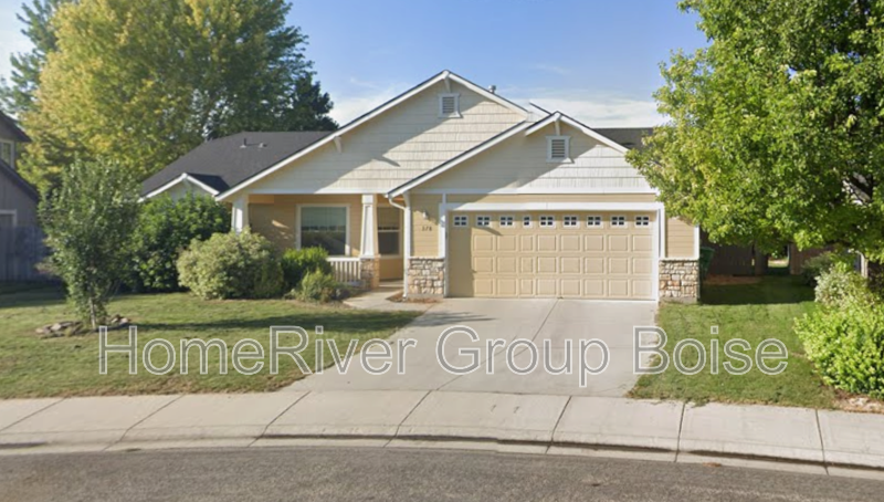 Beautiful 3-Bedroom Home with Large Fenced Yard, Community Pool property image