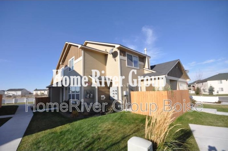 Charming 2-Bedroom Townhome with Community Pool &amp; Clubhouse in Sendero property image