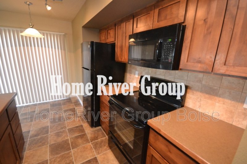 Charming 2-Bedroom Townhome with Community Pool &amp; Clubhouse in Sendero property image