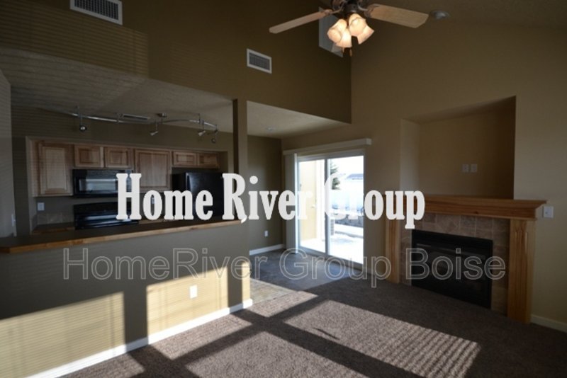 Charming 2-Bedroom Townhome with Community Pool &amp; Clubhouse in Sendero property image