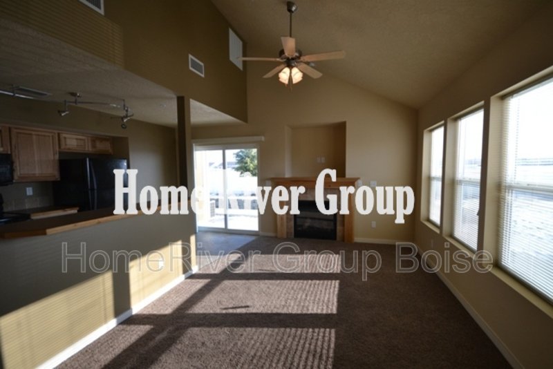Charming 2-Bedroom Townhome with Community Pool &amp; Clubhouse in Sendero property image