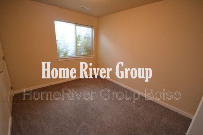 Charming 2-Bedroom Townhome with Community Pool &amp; Clubhouse in Sendero property image