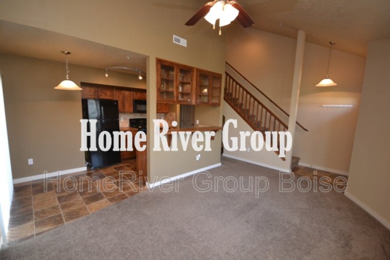 Charming 2-Bedroom Townhome with Community Pool &amp; Clubhouse in Sendero property image