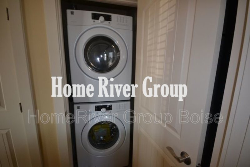 Charming 2-Bedroom Townhome with Community Pool &amp; Clubhouse in Sendero property image