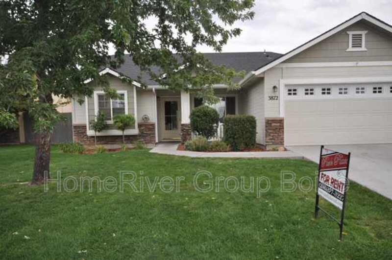 Spacious 4-Bedroom Meridian Home with Bonus Room &amp; Fully Fenced Backya property image