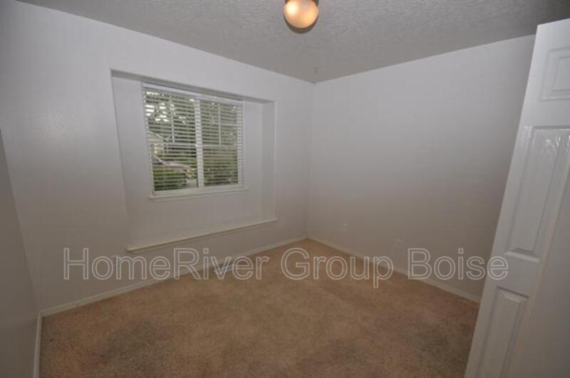 Spacious 4-Bedroom Meridian Home with Bonus Room &amp; Fully Fenced Backya property image