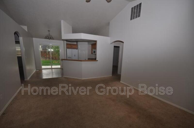 Spacious 4-Bedroom Meridian Home with Bonus Room &amp; Fully Fenced Backya property image