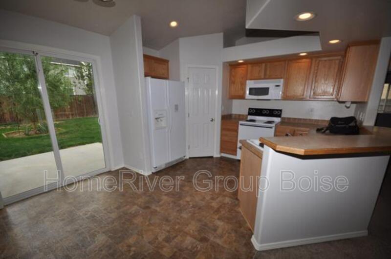 Spacious 4-Bedroom Meridian Home with Bonus Room &amp; Fully Fenced Backya property image