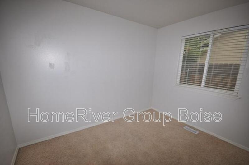 Spacious 4-Bedroom Meridian Home with Bonus Room &amp; Fully Fenced Backya property image