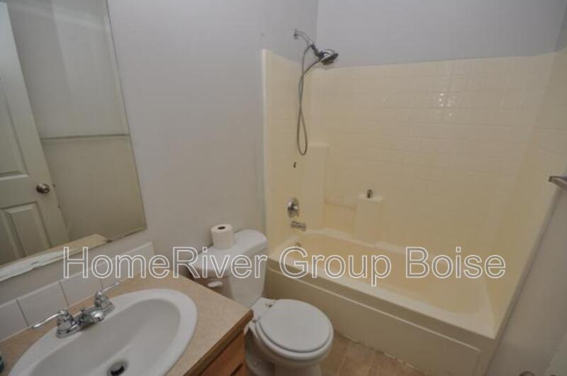 Spacious 4-Bedroom Meridian Home with Bonus Room &amp; Fully Fenced Backya property image