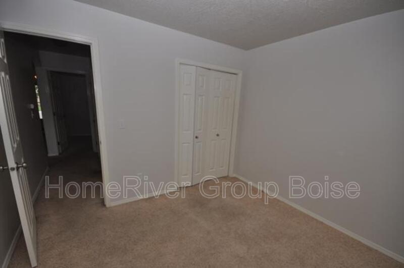 Spacious 4-Bedroom Meridian Home with Bonus Room &amp; Fully Fenced Backya property image
