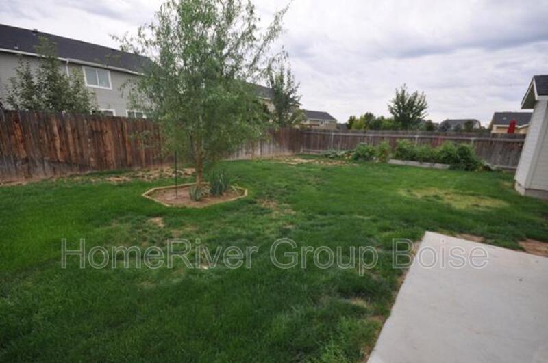 Spacious 4-Bedroom Meridian Home with Bonus Room &amp; Fully Fenced Backya property image