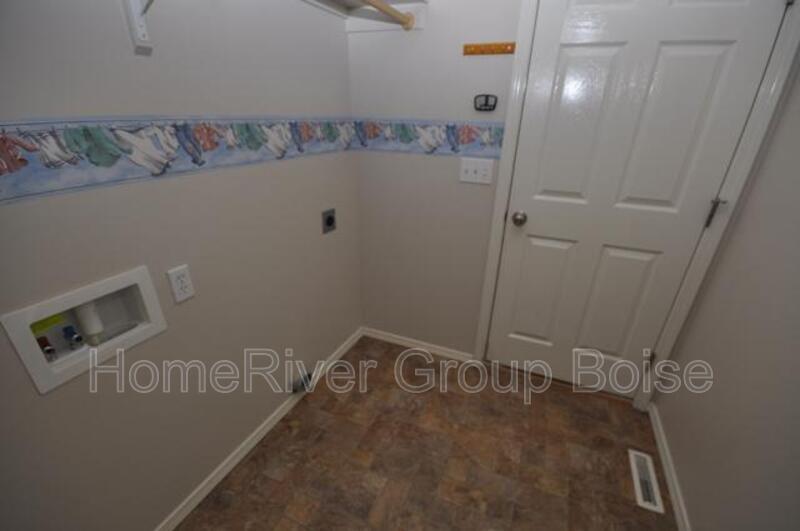 Spacious 4-Bedroom Meridian Home with Bonus Room &amp; Fully Fenced Backya property image