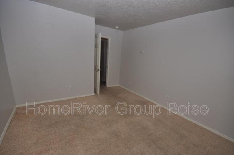 Spacious 4-Bedroom Meridian Home with Bonus Room &amp; Fully Fenced Backya property image