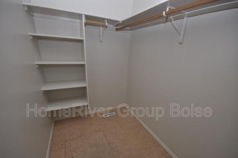 Spacious 4-Bedroom Meridian Home with Bonus Room &amp; Fully Fenced Backya property image