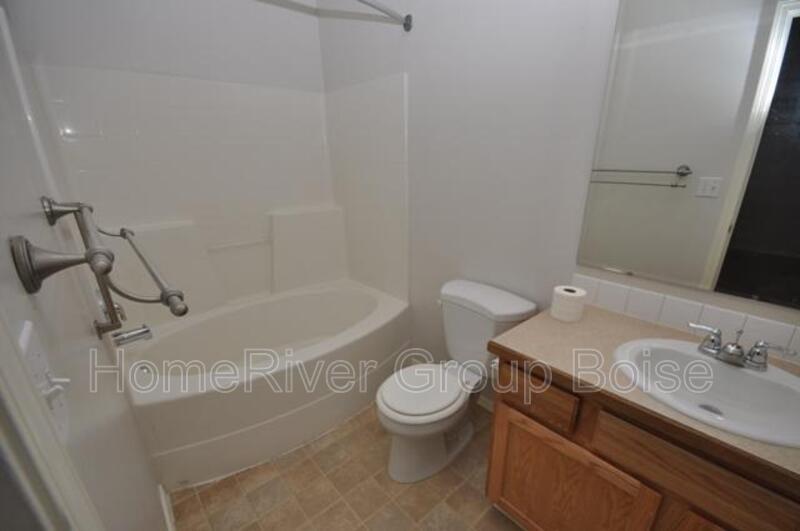 Spacious 4-Bedroom Meridian Home with Bonus Room &amp; Fully Fenced Backya property image