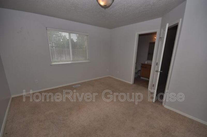 Spacious 4-Bedroom Meridian Home with Bonus Room &amp; Fully Fenced Backya property image
