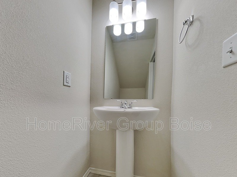 Apply Today! 1322 S Edgewater Cir Apt 102 Nampa, ID 83686 property image