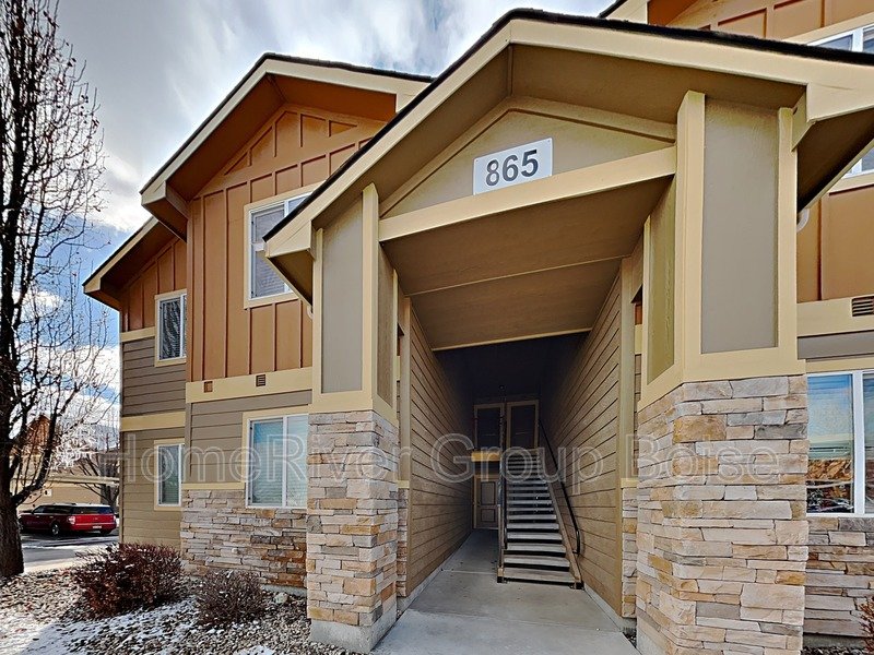 Beautiful 2 Bed / 2 Bath Apartment in Prime Meridian Location! property image