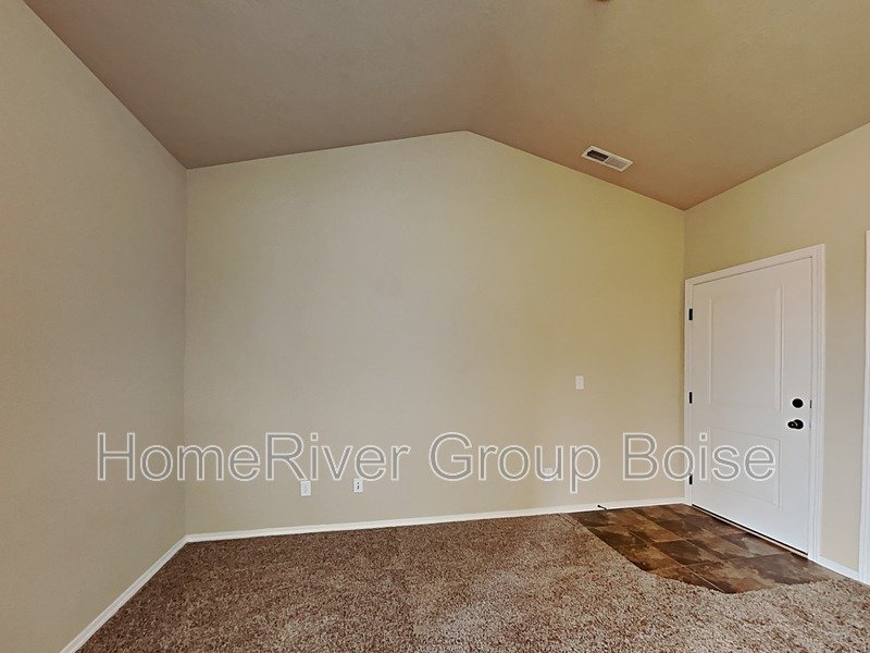 Beautiful 2 Bed / 2 Bath Apartment in Prime Meridian Location! property image