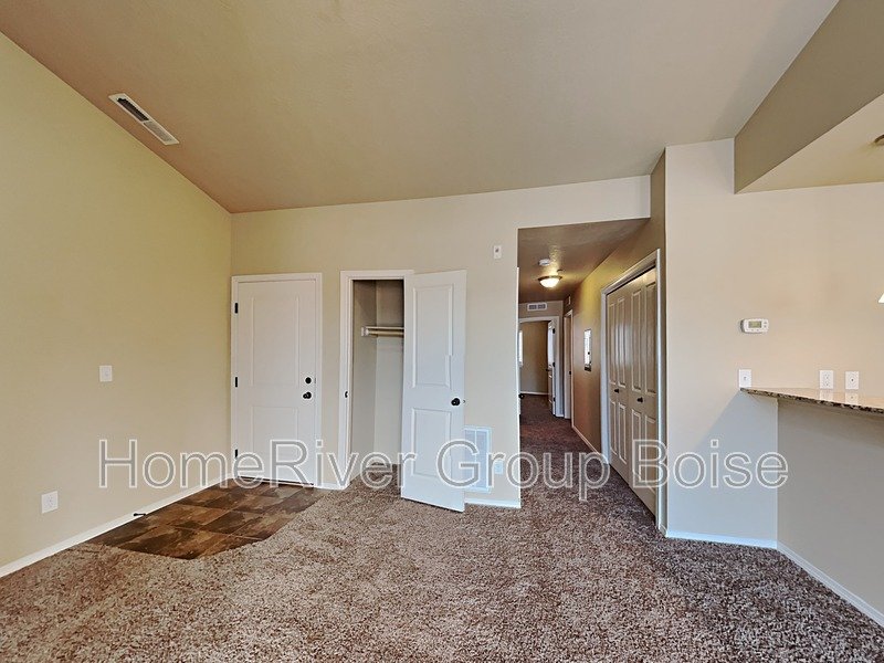 Beautiful 2 Bed / 2 Bath Apartment in Prime Meridian Location! property image