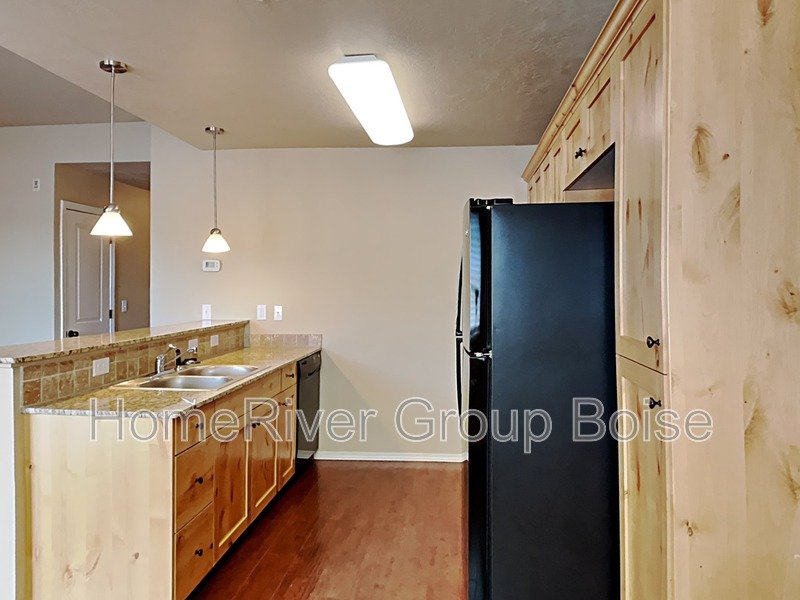 Beautiful 2 Bed / 2 Bath Apartment in Prime Meridian Location! property image
