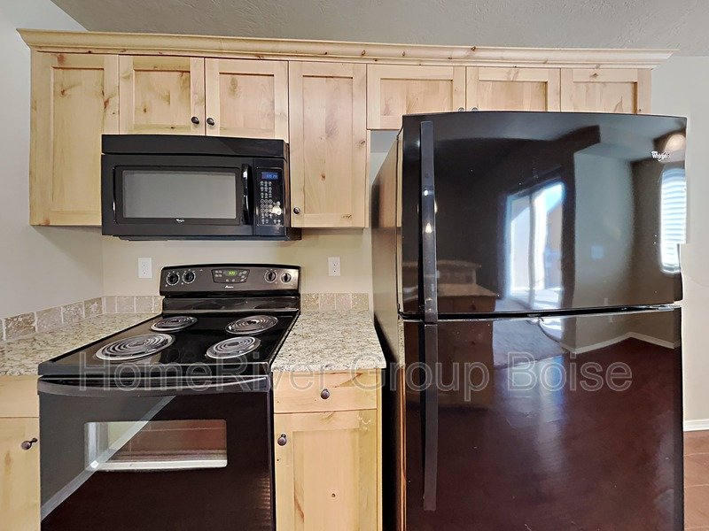 Beautiful 2 Bed / 2 Bath Apartment in Prime Meridian Location! property image
