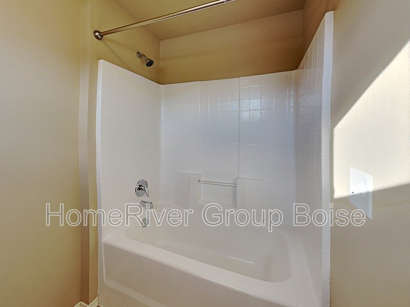 Beautiful 2 Bed / 2 Bath Apartment in Prime Meridian Location! property image