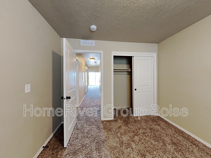 Beautiful 2 Bed / 2 Bath Apartment in Prime Meridian Location! property image