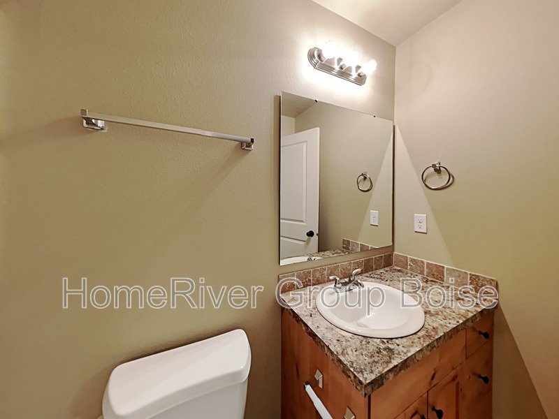 Beautiful 2 Bed / 2 Bath Apartment in Prime Meridian Location! property image