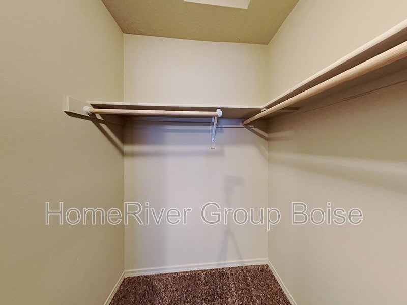 Beautiful 2 Bed / 2 Bath Apartment in Prime Meridian Location! property image