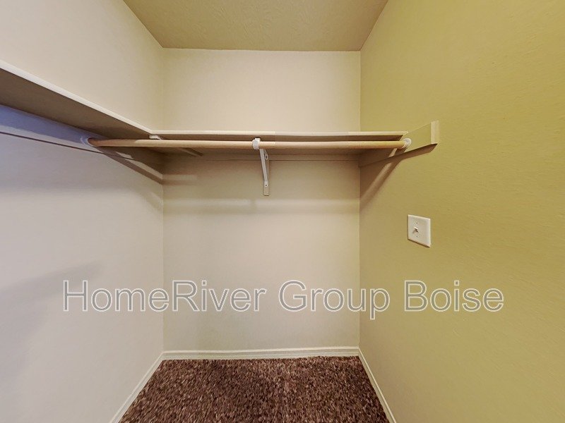 Beautiful 2 Bed / 2 Bath Apartment in Prime Meridian Location! property image