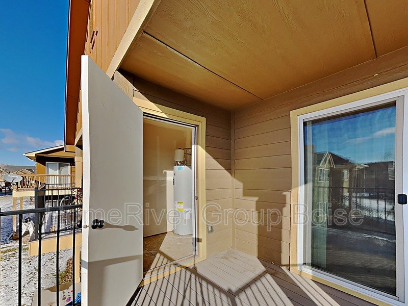 Beautiful 2 Bed / 2 Bath Apartment in Prime Meridian Location! property image