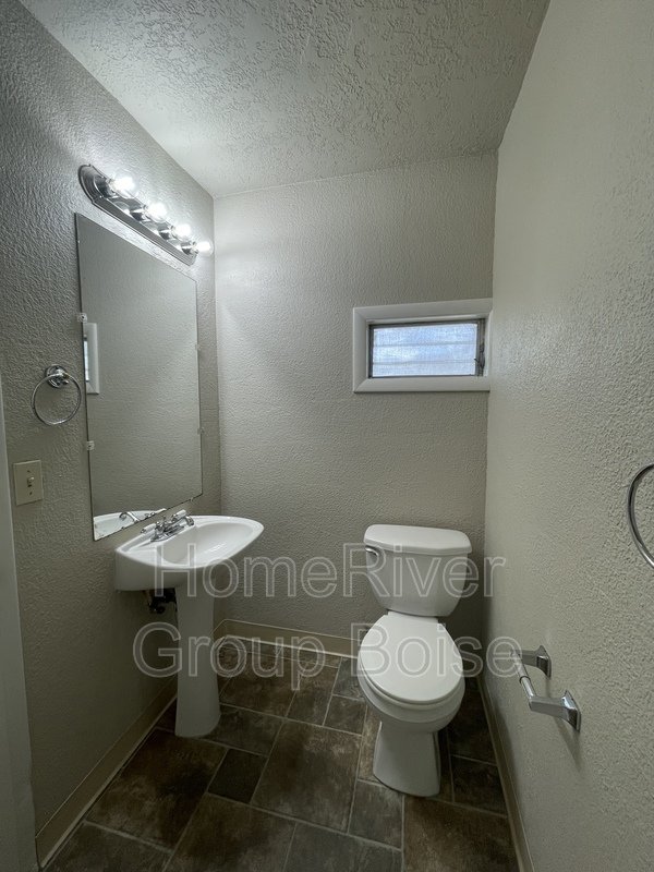 Apply Today! 917 N Riviera Dr Boise ID 83703 property image