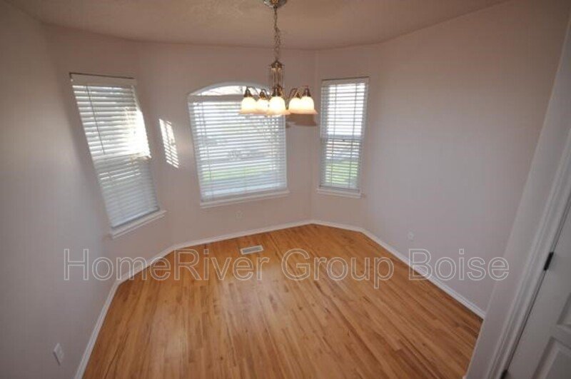 Apply Today! 1309 W Crenshaw St property image